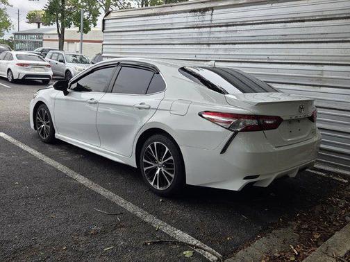 Super White 2020 Toyota Camry SE