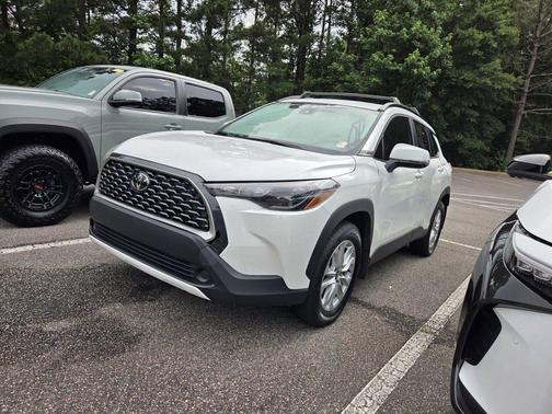 Wind Chill Pearl 2022 Toyota Corolla Cross LE