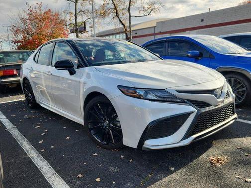 2024 Toyota Camry Hybrid SE