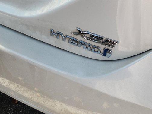 2024 Toyota Camry Hybrid SE