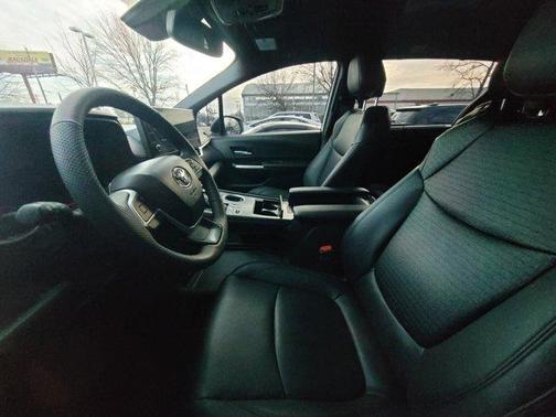 2025 Toyota Sienna XSE 7 Passenger