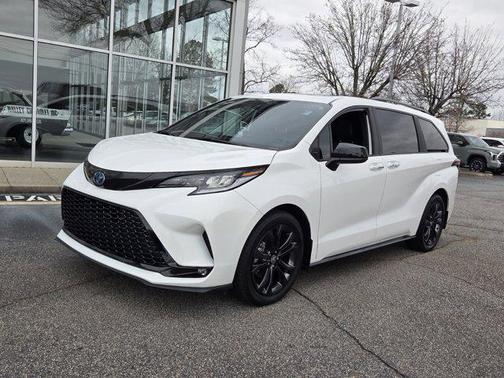 2025 Toyota Sienna XSE 7 Passenger