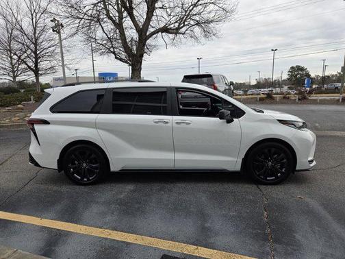 2025 Toyota Sienna XSE 7 Passenger