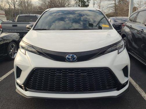 2025 Toyota Sienna XSE 7 Passenger