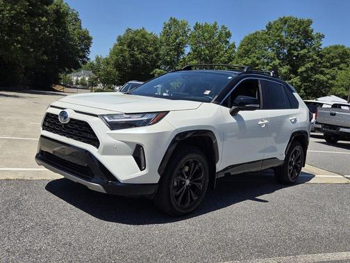 Blizzard Pearl/Midnight Black Metallic 2022 Toyota RAV4 Hybrid SE