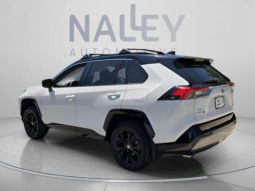 Blizzard Pearl/Midnight Black Metallic 2022 Toyota RAV4 Hybrid SE