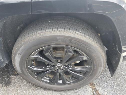 Blizzard Pearl/Midnight Black Metallic 2022 Toyota RAV4 Hybrid SE