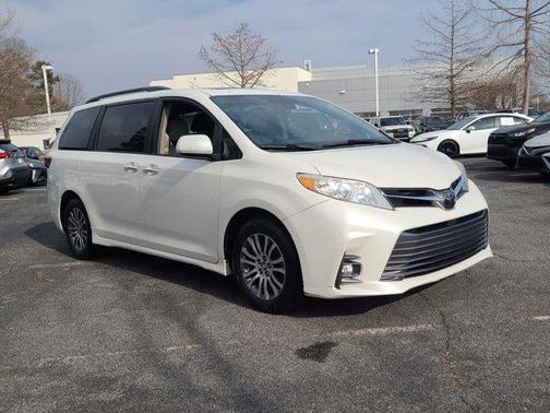 2018 Toyota Sienna XLE