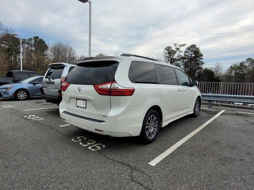 2018 Toyota Sienna XLE