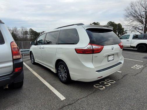 2018 Toyota Sienna XLE