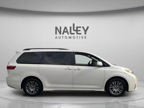 2018 Toyota Sienna XLE