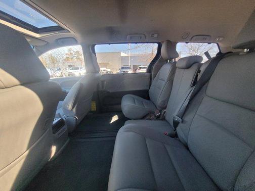 2015 Toyota Sienna XLE