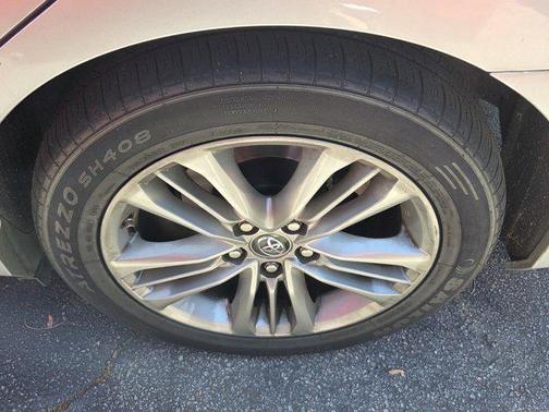 Celestial Silver Metallic 2017 Toyota Camry XLE