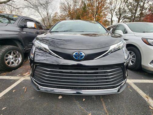 2024 Toyota Sienna XLE