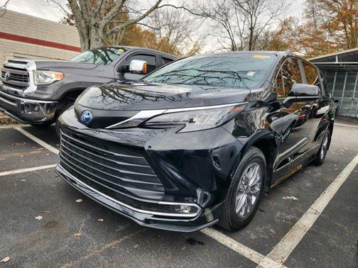 2024 Toyota Sienna XLE