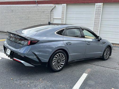2024 Hyundai SONATA Hybrid Limited