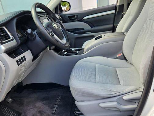 2015 Toyota Highlander LE