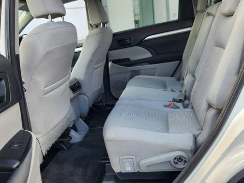 2015 Toyota Highlander LE