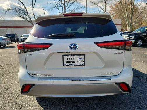 2020 Toyota Highlander Hybrid Platinum