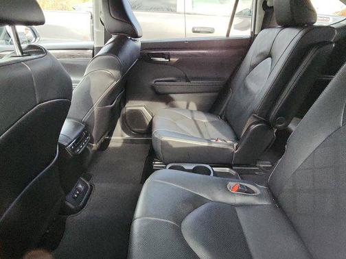 2020 Toyota Highlander Hybrid Platinum