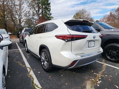 2020 Toyota Highlander Hybrid Platinum