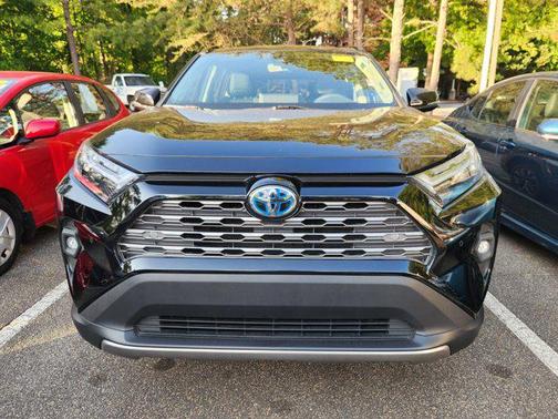 2022 Toyota RAV4 Hybrid SE