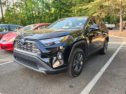 2022 Toyota RAV4 Hybrid SE