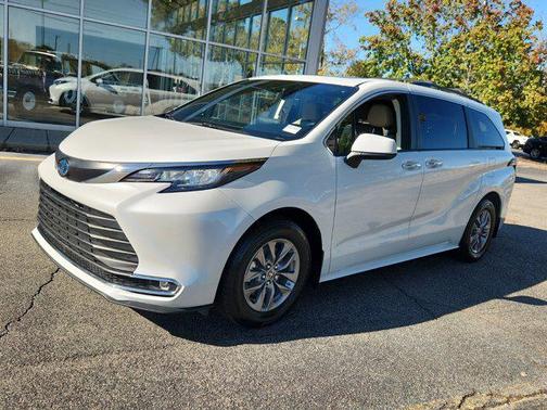 2023 Toyota Sienna XLE 7 Passenger