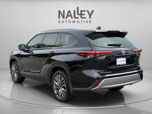 2022 Toyota Highlander Hybrid Platinum