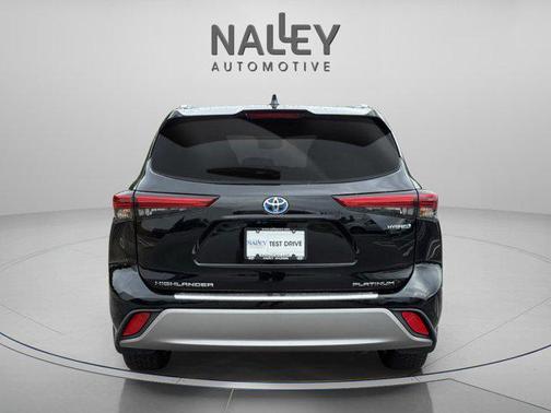 2022 Toyota Highlander Hybrid Platinum