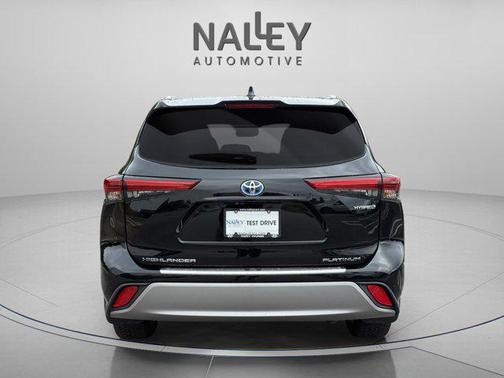 2022 Toyota Highlander Hybrid Platinum