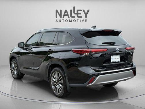 2022 Toyota Highlander Hybrid Platinum