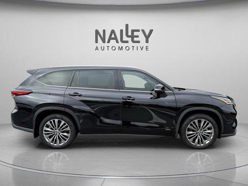 2022 Toyota Highlander Hybrid Platinum