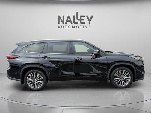 2022 Toyota Highlander Hybrid Platinum