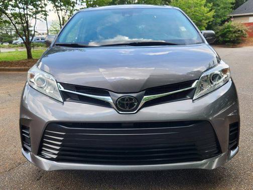2018 Toyota Sienna LE