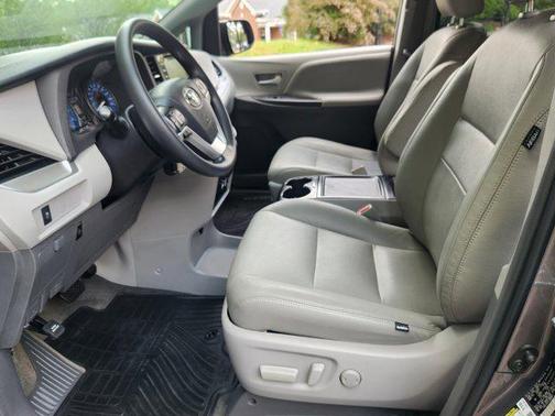 2018 Toyota Sienna LE