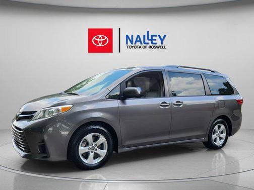 2018 Toyota Sienna LE
