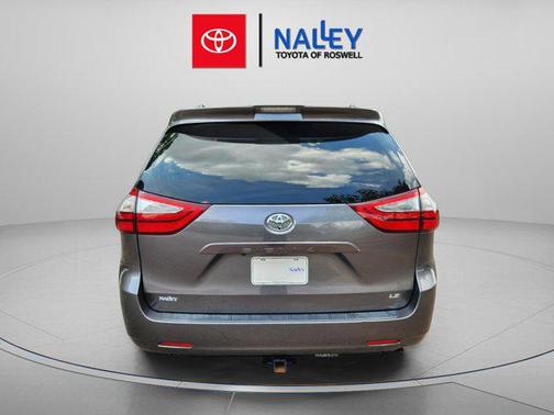2018 Toyota Sienna LE