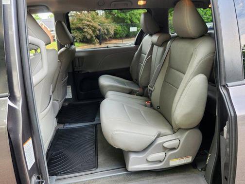 2018 Toyota Sienna LE
