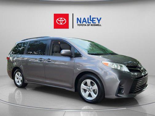 2018 Toyota Sienna LE