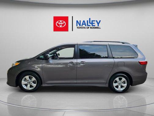 2018 Toyota Sienna LE