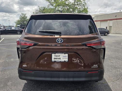 Sunset Bronze Mica 2021 Toyota Sienna XLE 8 Passenger