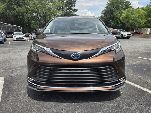 Sunset Bronze Mica 2021 Toyota Sienna XLE 8 Passenger