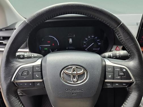 Sunset Bronze Mica 2021 Toyota Sienna XLE 8 Passenger