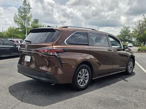 Sunset Bronze Mica 2021 Toyota Sienna XLE 8 Passenger