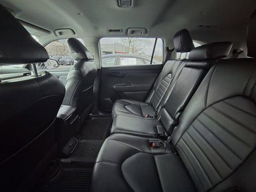 2022 Toyota Highlander L