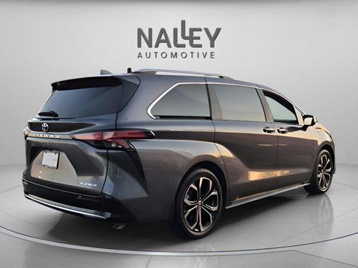 2025 Toyota Sienna Platinum