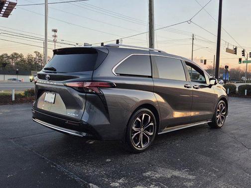 2025 Toyota Sienna Platinum