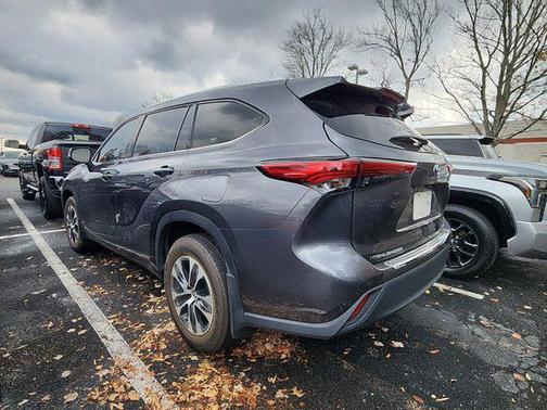 2021 Toyota Highlander Hybrid XLE