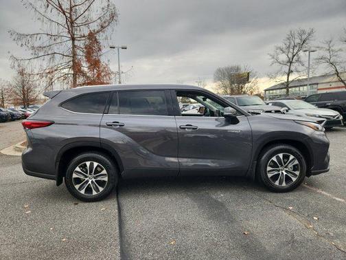 2021 Toyota Highlander Hybrid XLE